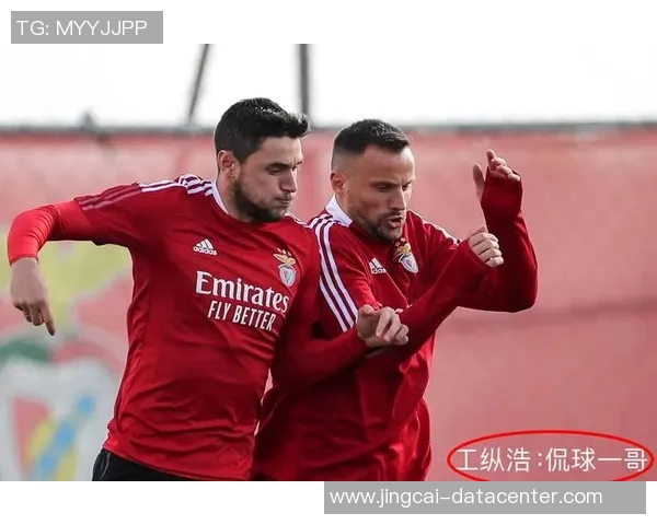 国王杯精彩对决本菲卡与曼联战成平局战术解析引发全场热烈反响