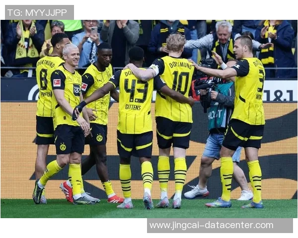 欧冠精彩对决：里昂与多特蒙德战成平局神扑瞬间引发全场热议