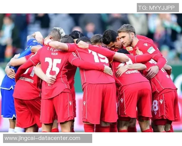 德甲精彩对决AC米兰与曼联战成平局战术分析与逆转瞬间回顾