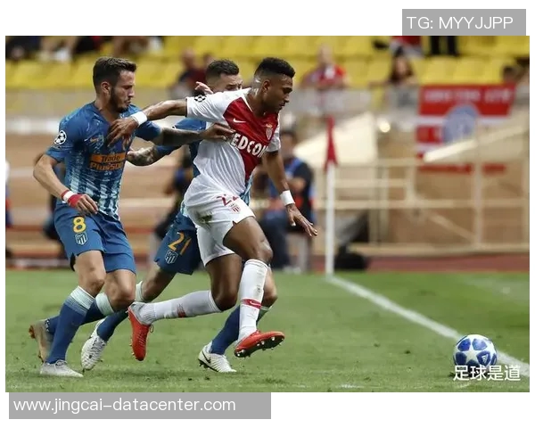 意甲精彩对决巴黎圣日耳曼大胜莱比锡球星帽子戏法引发转会热议 意甲精彩对决巴黎圣日耳曼大胜莱比锡球星帽子戏法引发转会热议